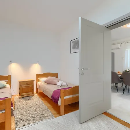 Doris Apartment